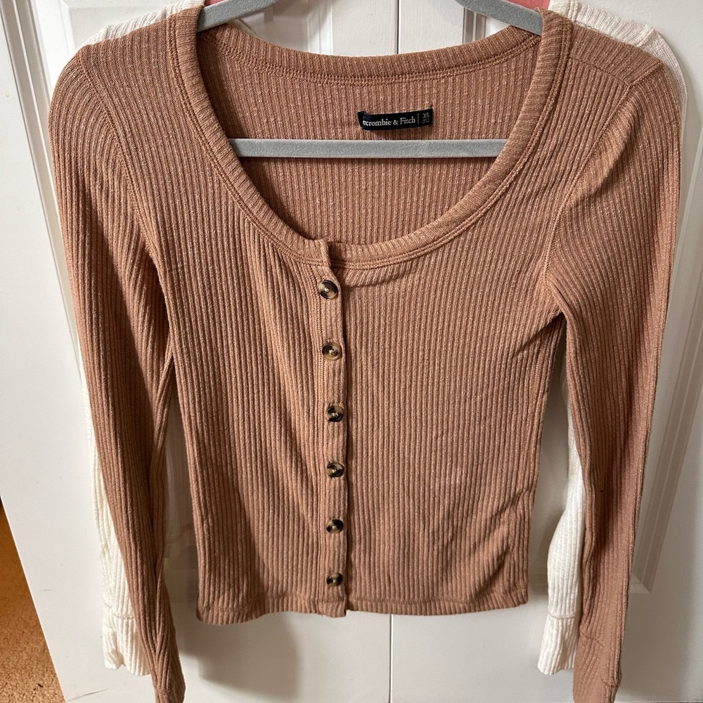 Abercrombie rib knit button long sleeve XS